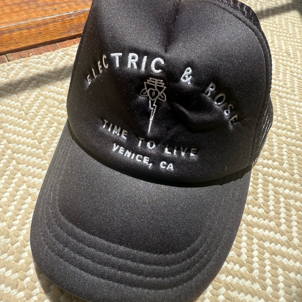 Electric & Rose - Time to Live Hat Trucker Hat - Onyx